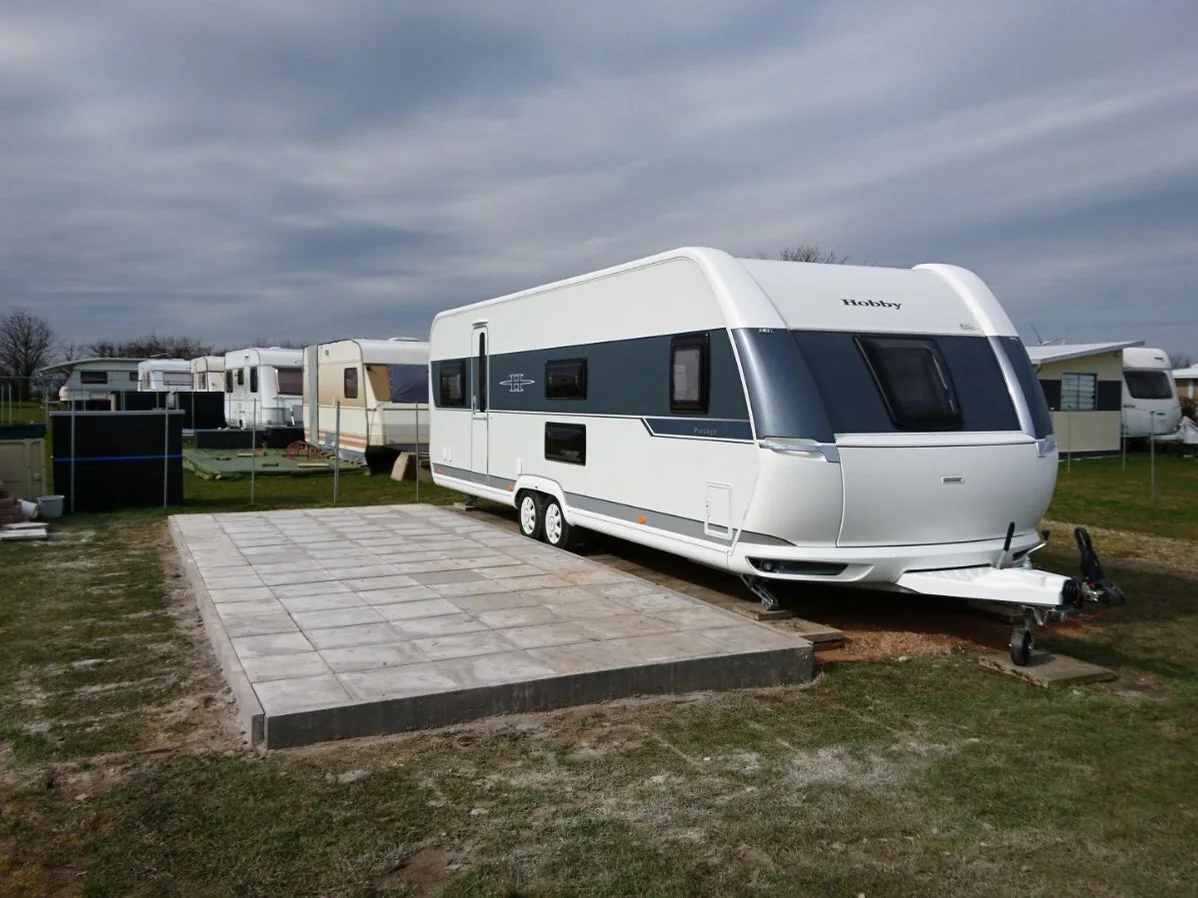 Vorbereiteter Plattenboden für ein festes Vorzelt – Camping Manufaktur Brügmann